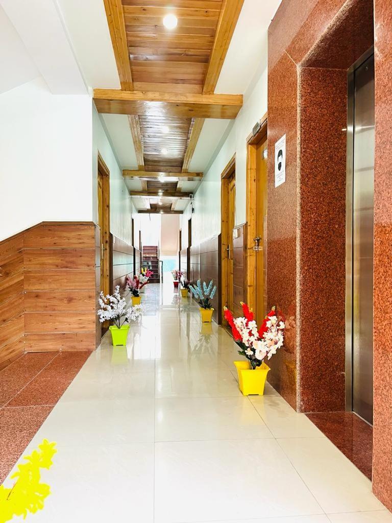 Tata Vista Resort Mall Road Manali - Centrally Heated & Air Cooled Экстерьер фото